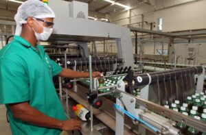 Leia mais sobre o artigo Produção industrial baiana cresceu 2,4% no primeiro trimestre de 2025