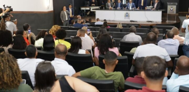 Câmara de Salvador aprova projeto que reajusta salário dos professores