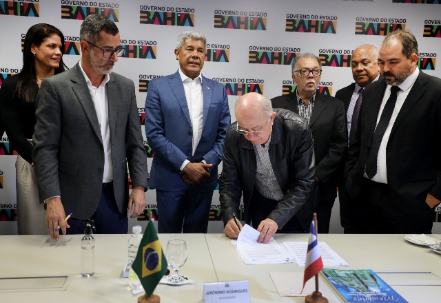 Você está visualizando atualmente Jerônimo Rodrigues autoriza obras em Feira de Santana