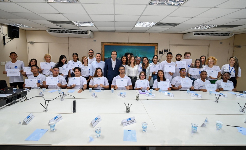 Você está visualizando atualmente Prefeitura contrata 22 ex-estagiários via programa Nossos Talentos