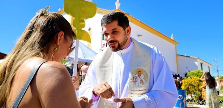 Em Rio de Contas, governador participa de missa campal de Corpus Christi
