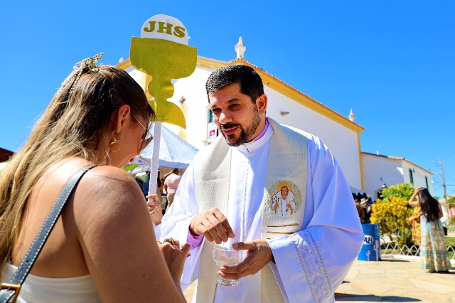 Você está visualizando atualmente Em Rio de Contas, governador participa de missa campal de Corpus Christi