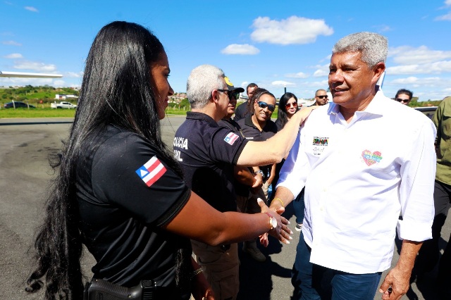 Você está visualizando atualmente Jerônimo participa do São João de Itapetinga e destaca impacto cultural e econômico