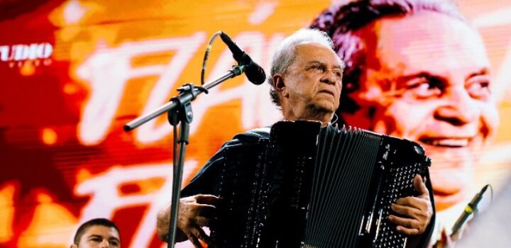 Forró tradicional de Flavio José anima São João no Pelourinho