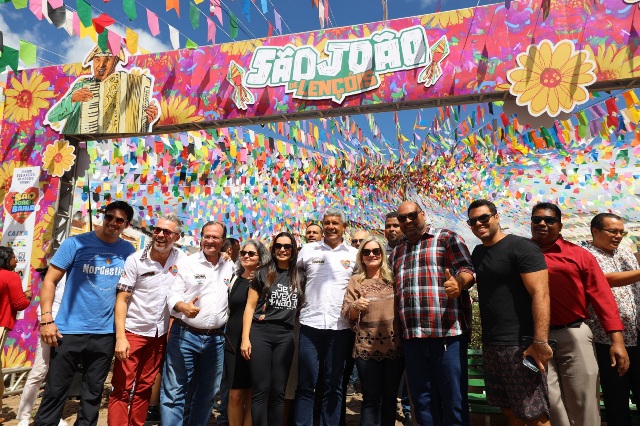 Você está visualizando atualmente Com ocupação de 100% na hotelaria, Lençóis recebe visita do governador nos festejos juninos