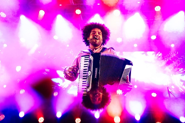 Você está visualizando atualmente Mestrinho comanda o início da noite no Largo do Pelourinho neste sábado