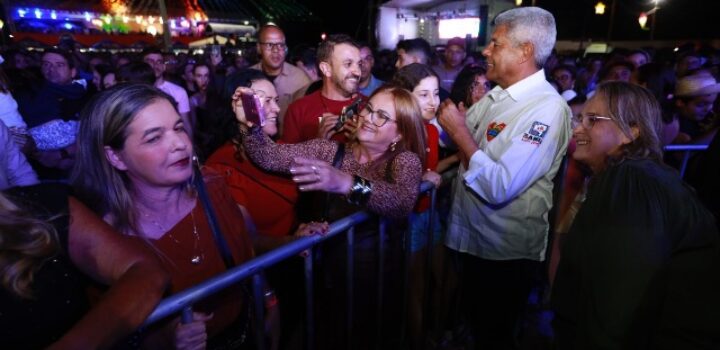 Jerônimo Rodrigues acompanha o São João de Livramento de Nossa Senhora