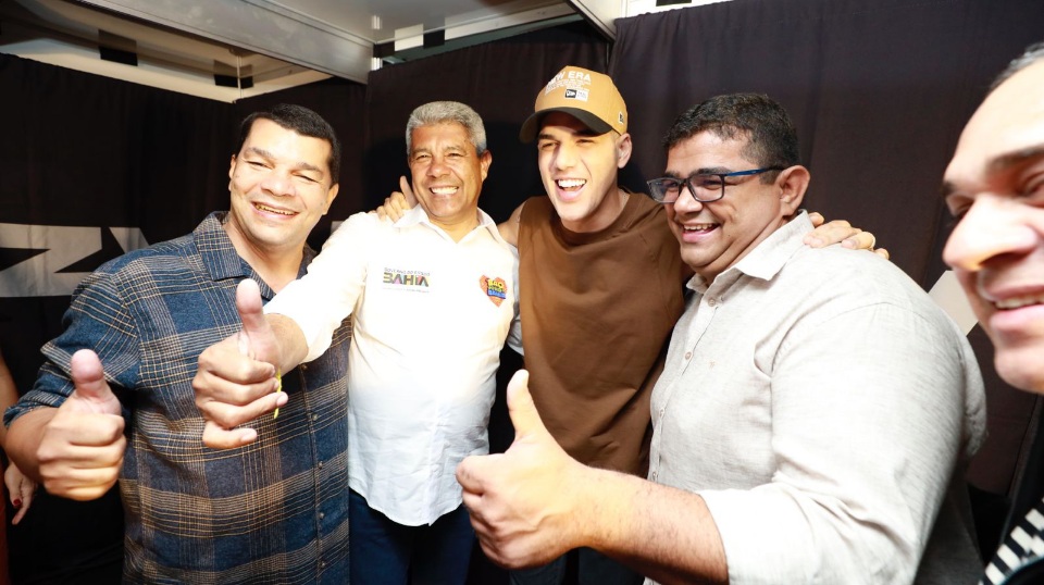 Jerônimo Rodrigues prestigia a tradicional festa junina em Seabra