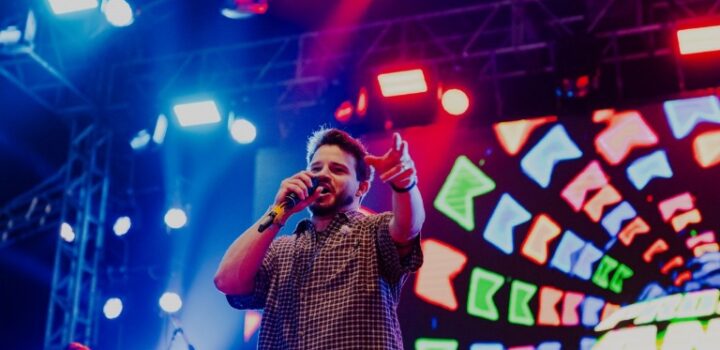 Matheus Fernandes agita o público no São João de Paripe