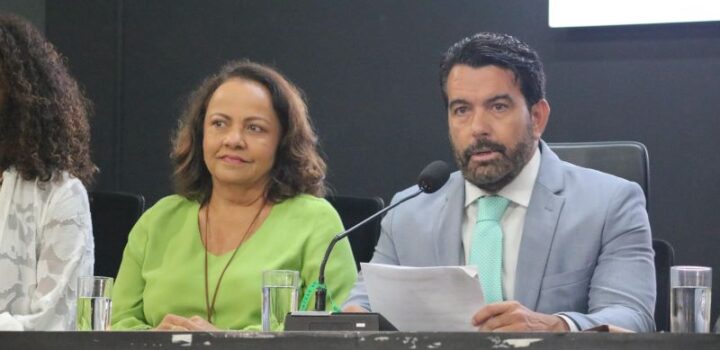 Aladilce pede ao MPE que promova audiência pública sobre o sistema ambiental de Salvador