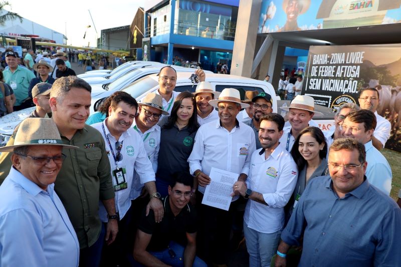 Bahia Farm Show: Estado entrega veículos para a fiscalização da produção agropecuária