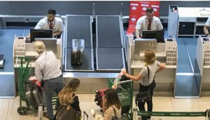 Leia mais sobre o artigo Setor de serviços varia 0,2% em abril, terceiro resultado positivo seguido