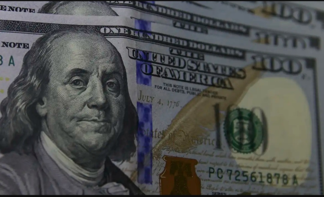 Dólar sobe para R$ 5,55 com votação do decreto do IOF