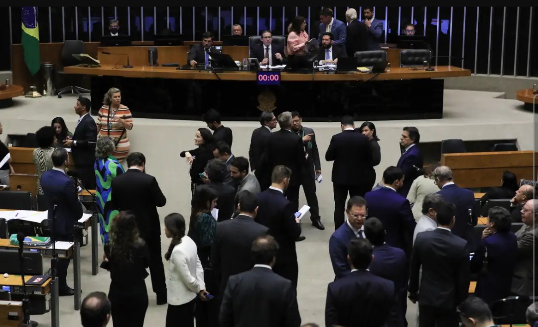 Câmara derruba decreto sobre aumento de IOF para cumprir meta fiscal