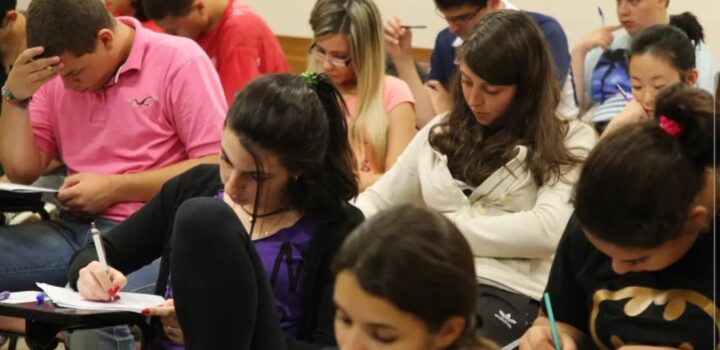Inscrições para concorrer às bolsas do Prouni começam nesta segunda