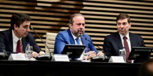 Leia mais sobre o artigo Alexandre Silveira defende gás mais barato para reindustrializar o Brasil