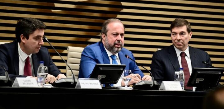 Alexandre Silveira defende gás mais barato para reindustrializar o Brasil