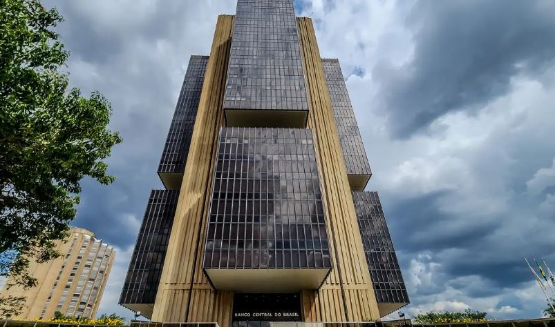 Você está visualizando atualmente Copom eleva juros básicos da economia para 15% ao ano