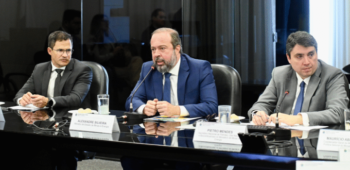 Silveira defende democratização às infraestruturas de escoamento e processamento de gás natural