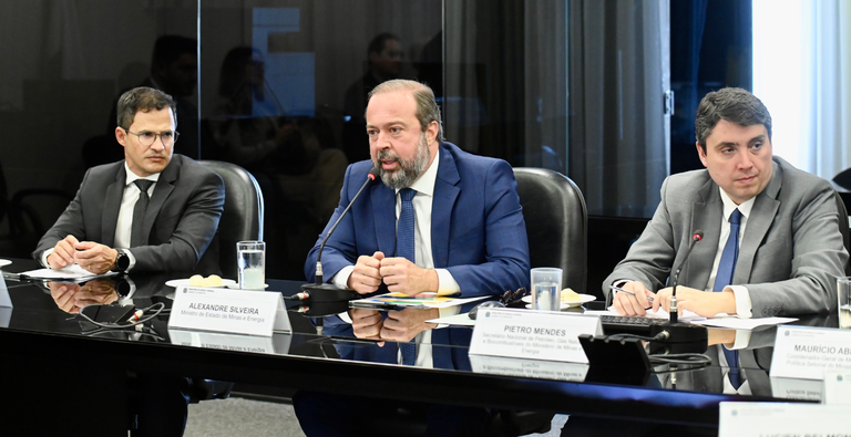 Silveira defende democratização às infraestruturas de escoamento e processamento de gás natural