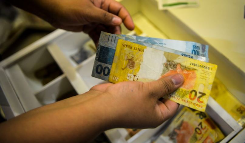 Você está visualizando atualmente Mercado eleva previsão de expansão da economia para 2,18% em 2025