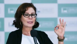 Leia mais sobre o artigo Alexandre de Moraes decreta prisão de Carla Zambelli