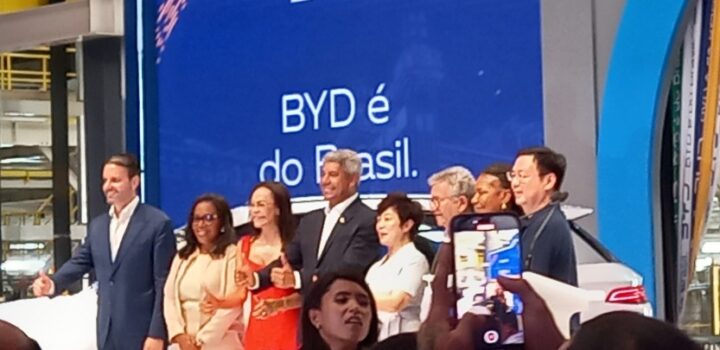 BYD apresenta carro 100% elétrico brasileiro em inauguração de fábrica