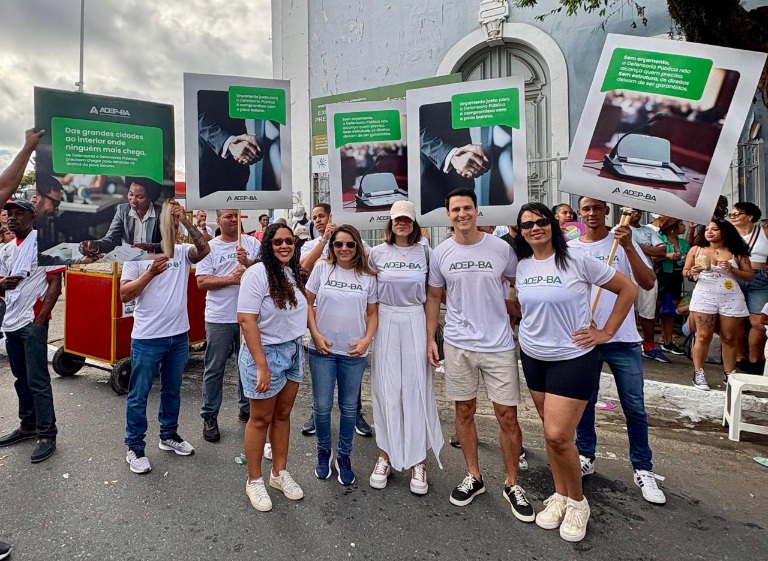 Defensores Públicos participam do 2 de julho e cobram orçamento