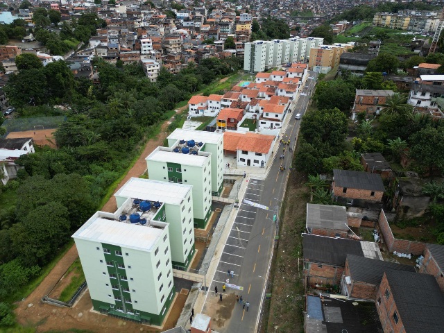 Jerônimo e Rui Costa entregam 260 moradias do Minha Casa Minha Vida, em São Gonçalo do Retiro