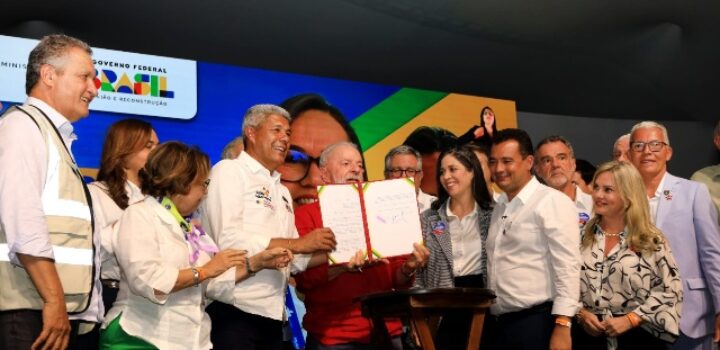 Em Juazeiro, governador acompanha presidente Lula em anuncio do novo PAC Seleções