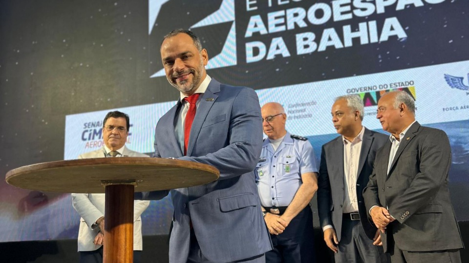 Augusto Vasconcelos anuncia cursos de qualificação voltados ao Parque Aeroespacial da Bahia