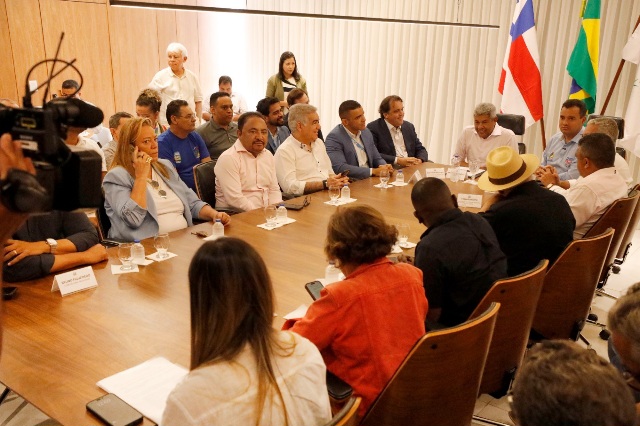 Governador assina ordem para a construção de moradias do MCMV em Juazeiro