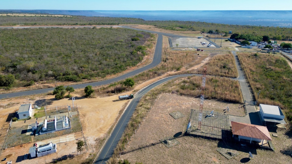 No Oeste, Jerônimo Rodrigues inspeciona ampliação do aeroporto de Barreiras