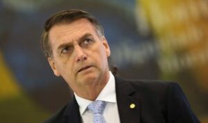 Leia mais sobre o artigo PF cumpre mandados na casa de Jair Bolsonaro, que usará tornozeleira