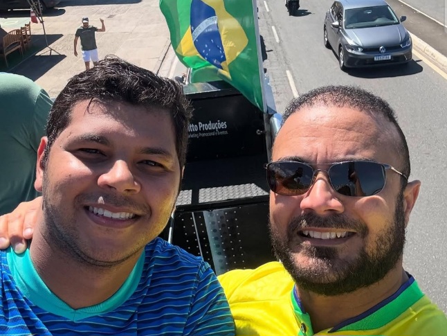 Bolsonaristas fazem buzinaço na Orla de Salvador no domingo