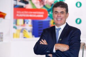 Leia mais sobre o artigo Tarifa de 50% dos EUA a produtos brasileiros ameaça indústria de alto valor agregado, alerta ABIPLAST