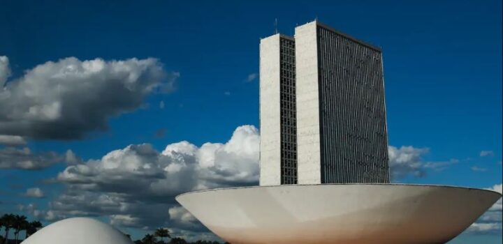 Câmara aprova urgência para programa que incentiva competitividade do setor químico