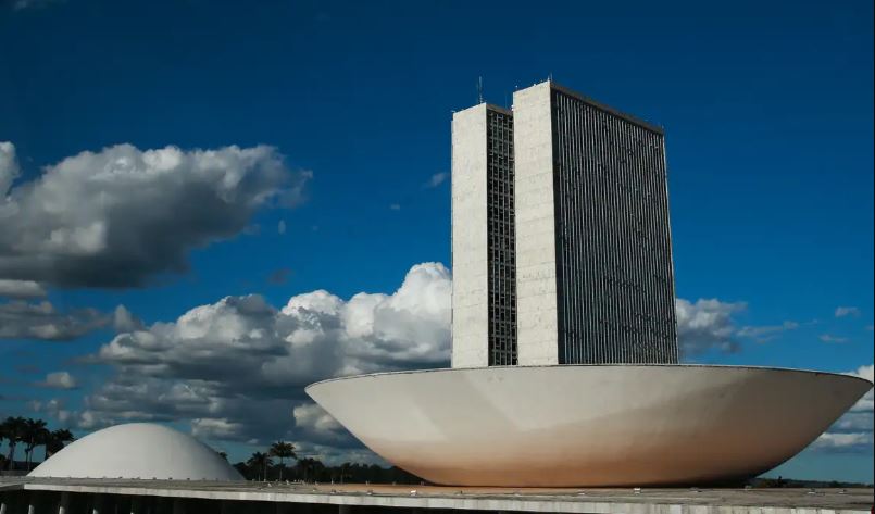 Você está visualizando atualmente Câmara aprova urgência para programa que incentiva competitividade do setor químico