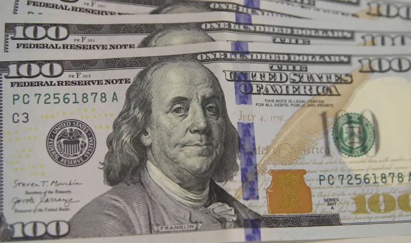 Bolsa bate recorde, e dólar cai para menor valor em mais de um ano