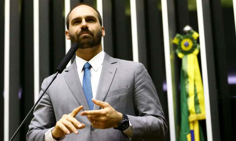Líderes do PT pedem prisão de Eduardo Bolsonaro ao STF