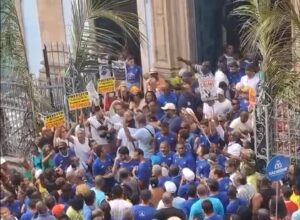 Leia mais sobre o artigo Video mostra desentendimento entre seguranças do prefeito de Salvador e manifestantes