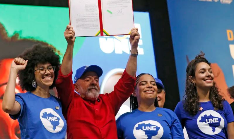 Você está visualizando atualmente Lula diz que vai cobrar imposto das empresas americanas digitais