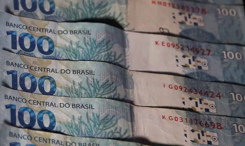 Tarifaço e Selic alta: Brasil caminha para a recessão ?