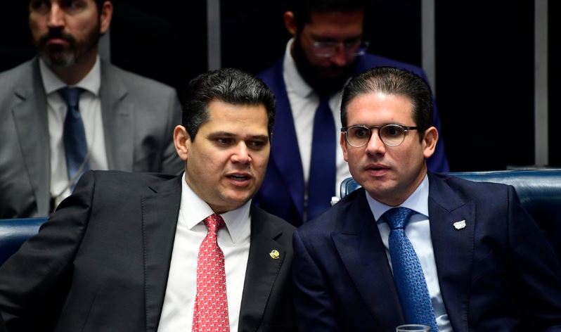 Você está visualizando atualmente Chefes do Senado e da Câmara falam em união contra “agressão” dos EUA