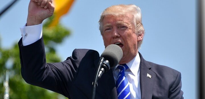 Tarifaço de Trump deixa de fora aviões, minérios e suco de laranja