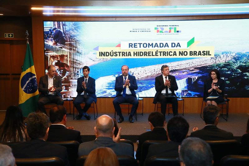Silveira celebra retomada da indústria hidrelétrica no Brasil com investimentos de R$ 8 bilhões em PCH’s