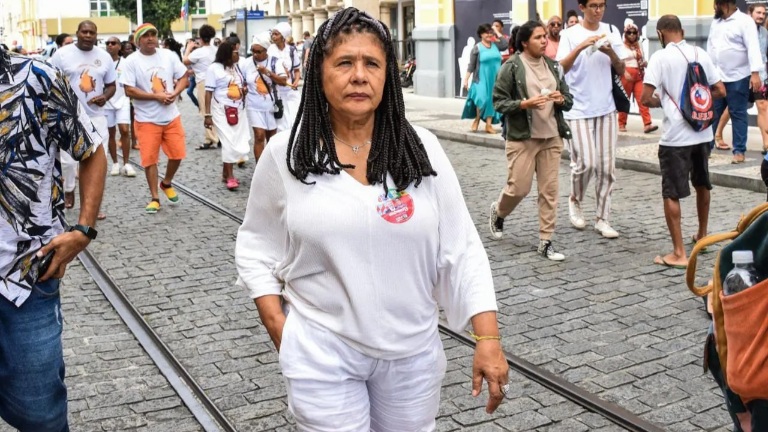 Você está visualizando atualmente Vereadora Marta questiona prefeitura sobre  contrato do aterro sanitário