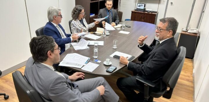 Governo e Fieb apresentam propostas no MDIC para minimizar impactos do tarifaço