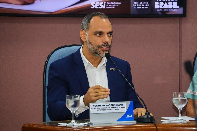 Você está visualizando atualmente Augusto Vasconcelos destaca crescimento de 36% do emprego na indústria baiana