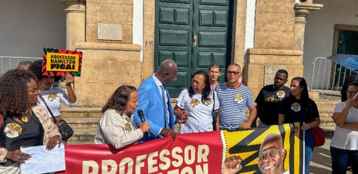 Líder da oposição na Câmara participa de ato em apoio ao mandato de Hamilton